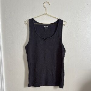Fitted Gray Tank Top with V-Neckline